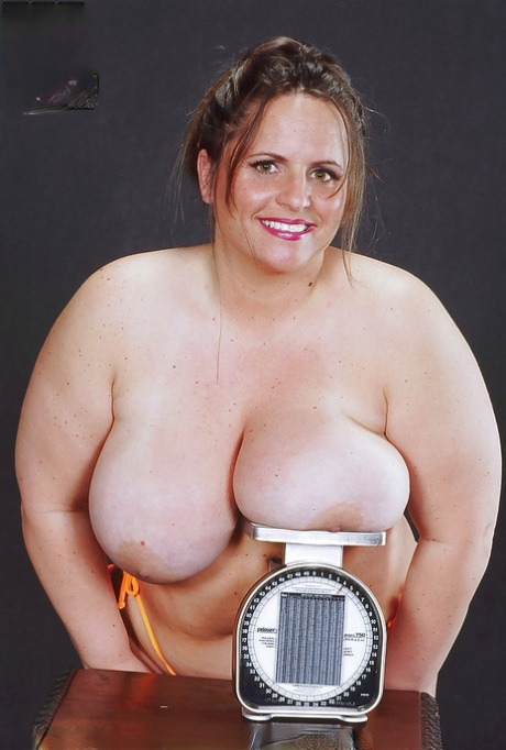 Fat chick Gina Marie La Montana releases big oiled tits from bikini