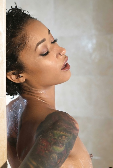 Shower Tattoo - Ebony Tattoo Shower Porn Pics & Naked Photos - PornPics.com