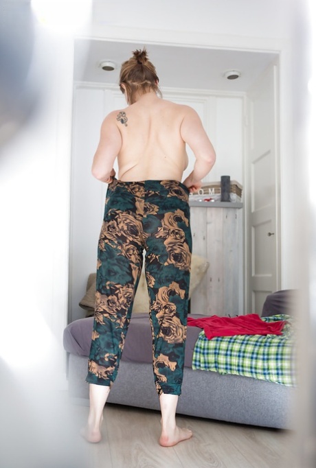 Amanda B, an amateur athlete and blogger who appears to be slim in shape, is displaying her large ass while getting dressed.