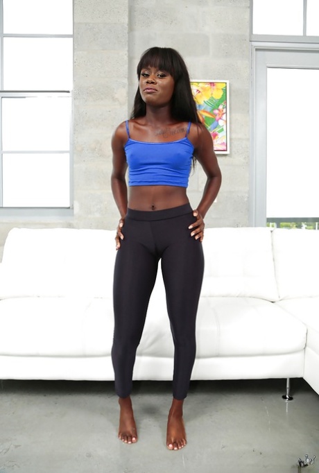 Ebony Dime Amanda Pink Freeing Sexy Azz From Yoga Pants While Undressing