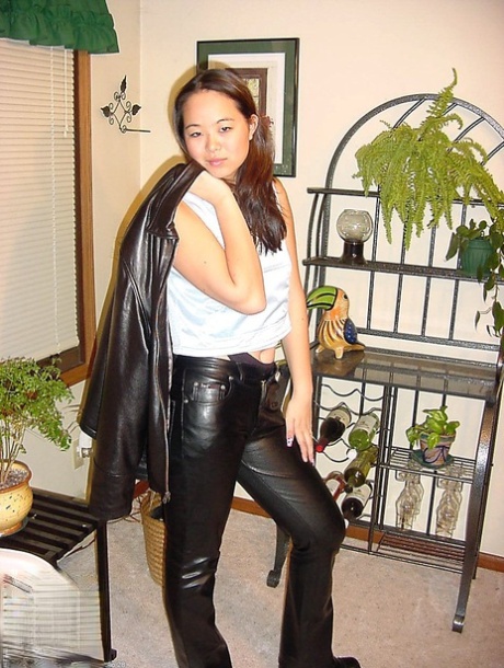 The first time an Asian athlete from China posed in the nude, after removing their leather pants.