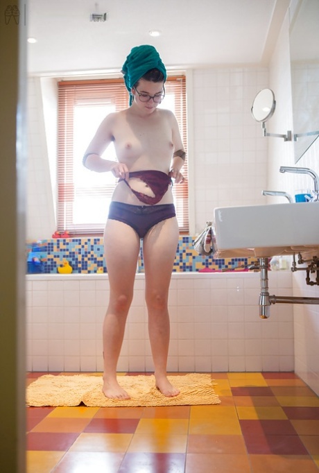 Toilet Spy Cams Nude Girls - Hidden Bathroom Porn Pics & Naked Photos - PornPics.com