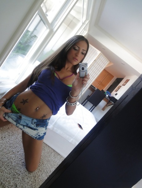 Tatted solo girl Lizz Tayler taking selfies in mirror while removing clothes