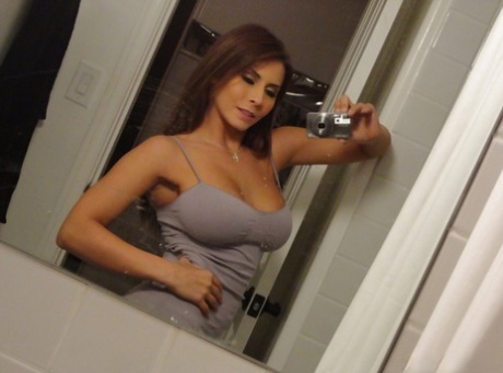 Hot Ex-gf Madison Ivy Baring Nice Melons And Phat Ass While Taking Selfies