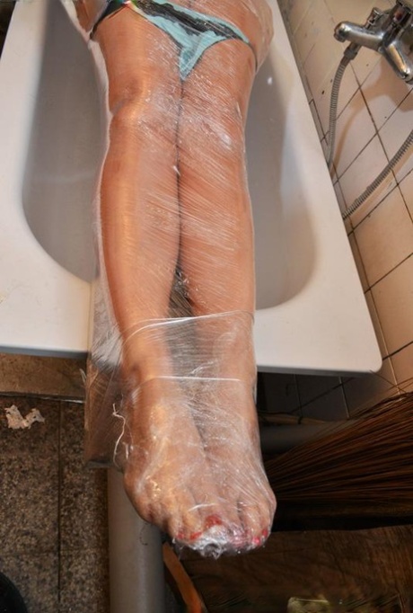 Plastic Wrap Porn - Saran Wrap Porn Pics & Naked Photos - PornPics.com