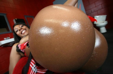 Ebony Babe With A Big Butt Rane Revere Shows Off Her Body