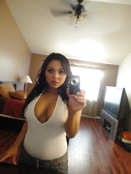 Horny Latin Girl Selfie - Latina Selfie Porn Pics & Naked Photos - PornPics.com