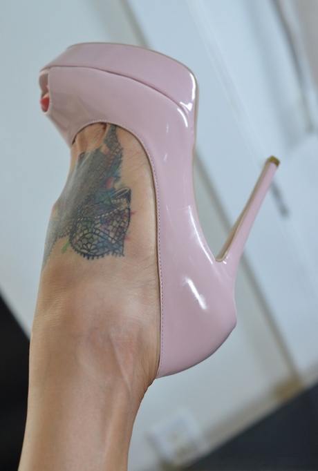 Hd Porn Sexy Feet Tattoo - Feet Tattoo Porn Pics & Naked Photos - PornPics.com