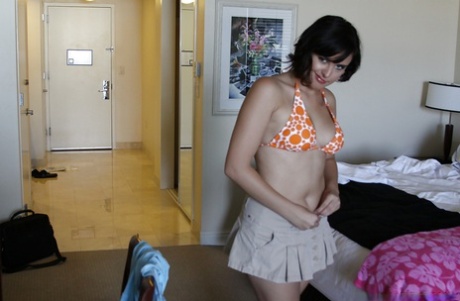 Amateur Girlfriend Brooke Lee Adams Shows Her Hot Body Outdoor