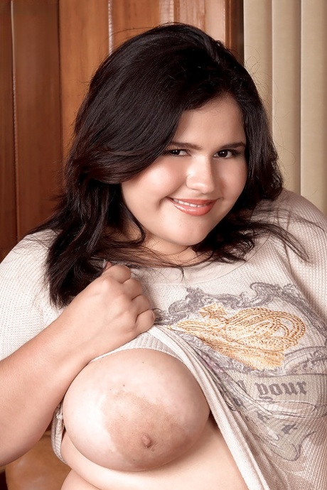 Extends her fat body: Busy BBW Karla Lane removes her jeans and shows her curves with her hands on the chest.