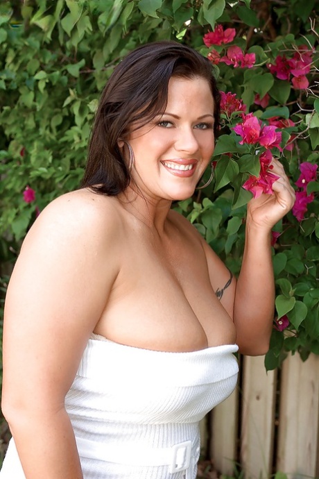 A hot outdoor shoot saw Slone Ryder, a tattooed fatty, stripping.