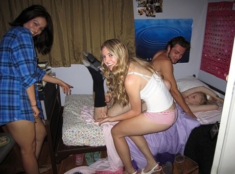 Drunk Dorm College Sex Party - College Dorm Party Porn Pics & Naked Photos - PornPics.com
