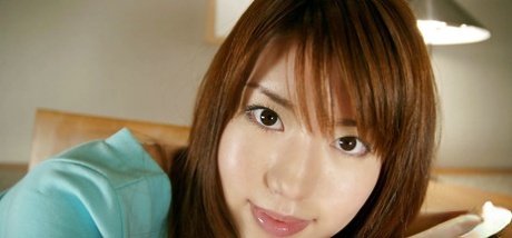 Her Asian beau, Nanami Wakase, uncovered her intimate manner and unshaved hands.