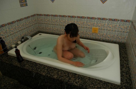 Asian MILF fighter Shiho Horiuchi is a bit of a mess as they take their bath.