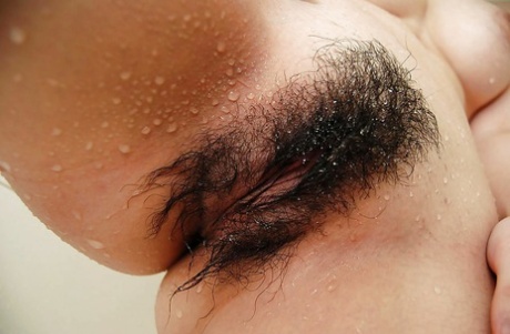 In the shower, Ayaka Kimura, a volatile Asian female student who has trouble with others and is anxious, exposed herself to her tattoo in a close-up situation.