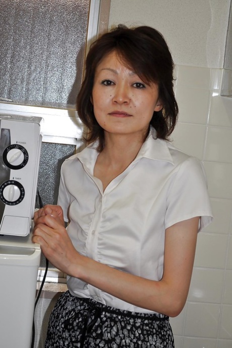 Undressing and spreading her legs: Shitty, full-figured Asian woman Takako Kumagaya.