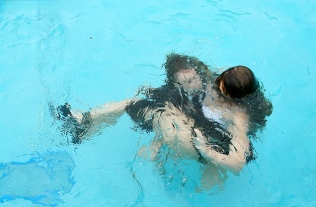 460px x 301px - Fotos Porno de Underwater Lesbian al Desnudo - PornPics.com