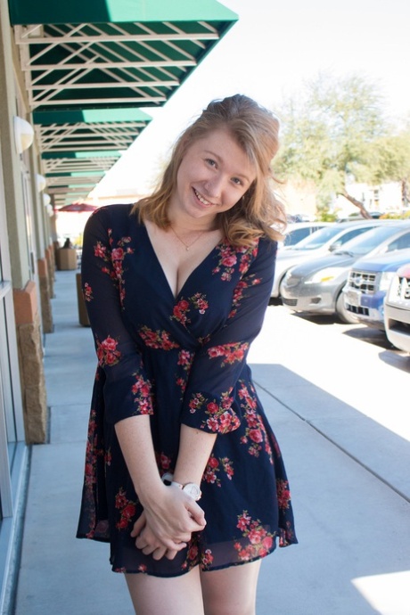 Teen Girlfriend Irelynn Dunham Displays Her Natural Curves In Public