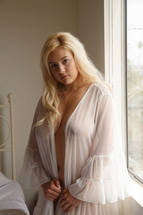 Teen Girlfriend Kylie Page Loses Her Nightgown & Shows Her Huge Natural Tits