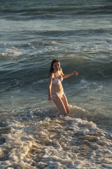 Teen Girlfriend Patience Dolder Shows Her Tasty Nip & Ass Crack On The Beach