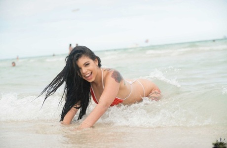 Brazilian Beauty Gina Valentina Gets Picked Up On The Beach And Screwed