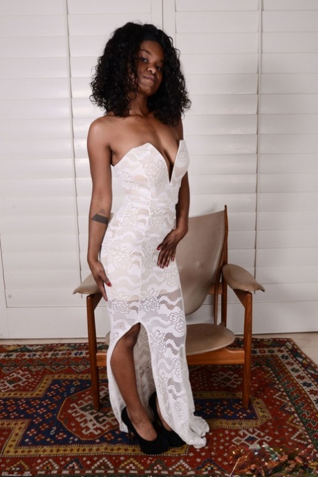 Sexy Ebony Teen Kahlista Stonem Teases With Her Body After Doffing Her Dress