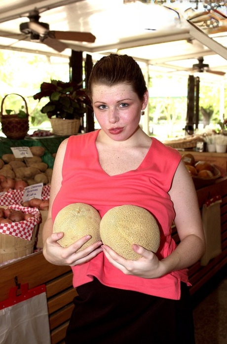 Desirae, a housewife with big bellies and tasty oral sex, flaunting her large hands while exchanging kisses to friends in public.