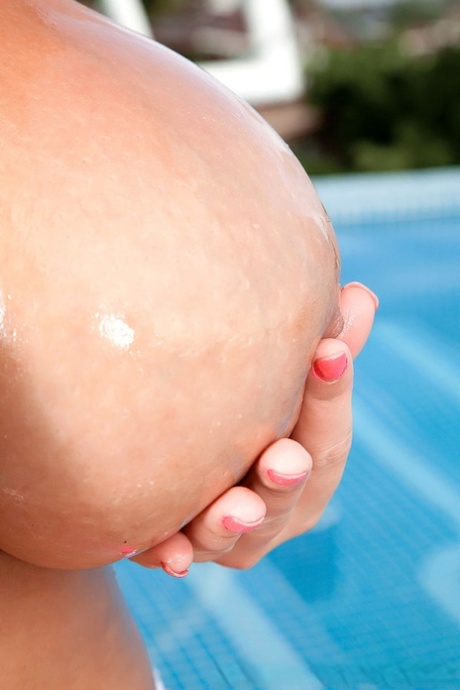 British swimmer Leanne Crow exhibits her virtuous physique while washing off in the pool.