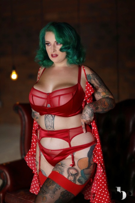 Chubby green haired babe Galda Lou reveals her melons and poses in lingerie