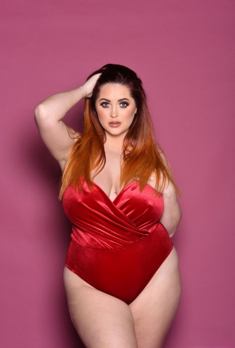 With her gorgeous natural breasts, Lucy Vixen is a lovely British fat woman.