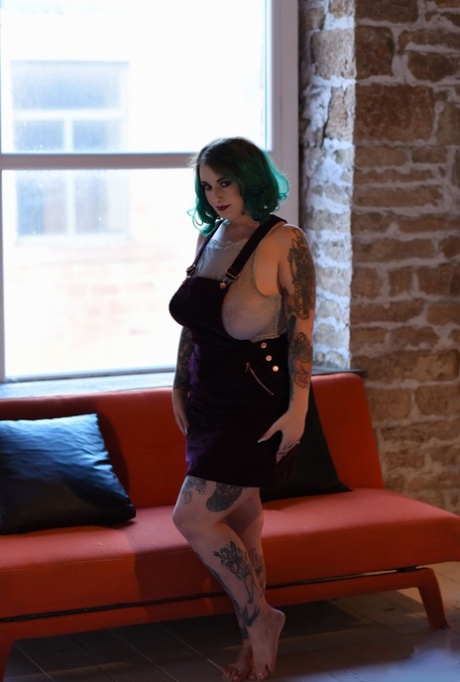 Galda Lou, the chubby and green-haired babe, exhibits her massive breasts and plump buttocks.