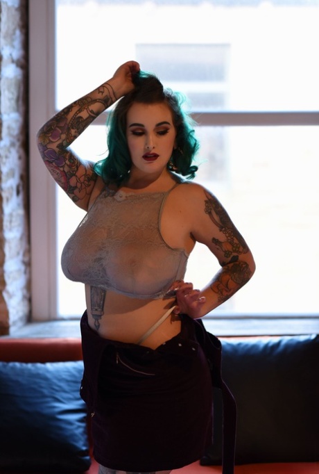 With her jagged build and bony abs, Galda Lou showcases her green hair and chubby features.