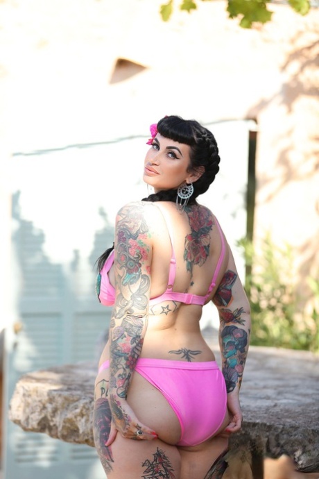 Fatty babe Cherrie Pie flaunts her sexy tattooed body & juicy juggs outside