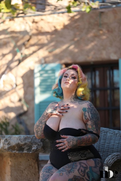 With her tattooed body and oversized booties, BBW Galda Lou showcased her massive natural tits and large abs outside.