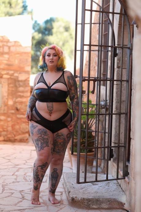 Sexy BBW Galda Lou with tattoos undressing and showing off her large tits and buttocks.