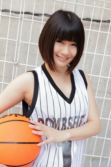 Hot Japanese Baller Mari Koizumi Gives A BJ & Footjob Before Getting Creampied