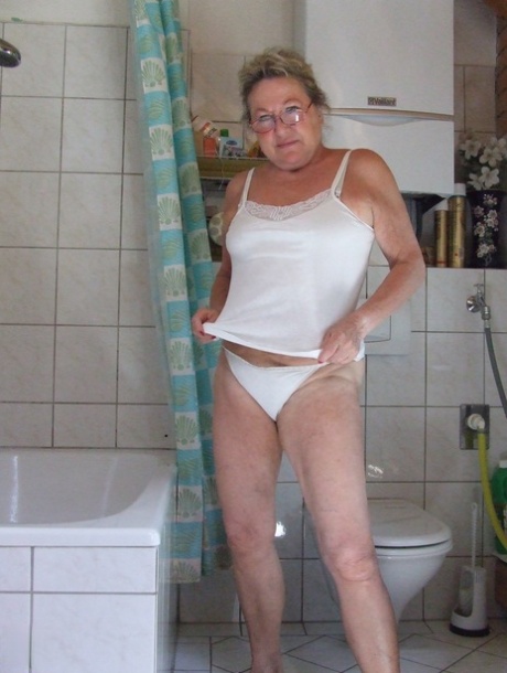 Chubby Amateur Granny Inge Shows Her Body And Gets Messy In A Tub