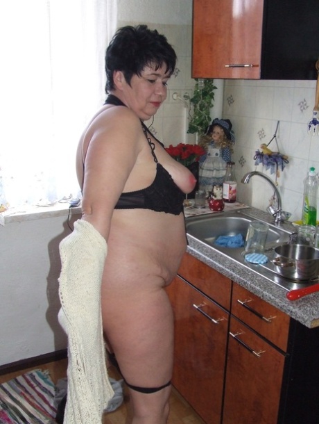 Amateur BBW Anja Stripping To Her Leather Boots In The Kitchen And Posing
