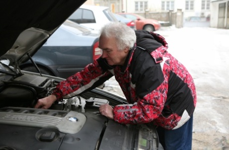 Ebony teen Kim gets ass fucked by an old man who helped get her car started