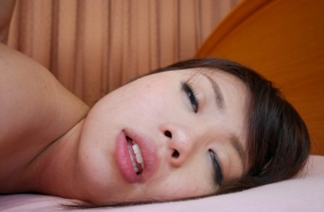 Her pussy is then gullible and sexually stimulated (receiving fluid from her mouth) while lying on the bed, which Nene Kinoshita, a hot Asian, had.