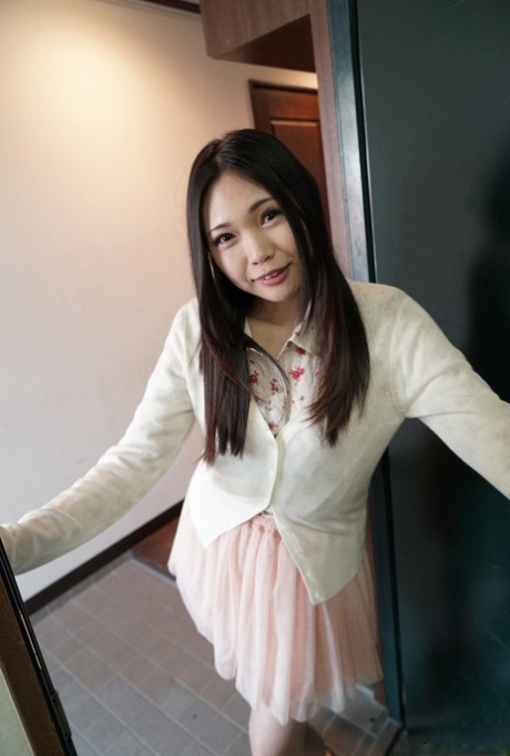 A Japanese woman, Mahiro Yozora, displays her cut personality by scoring a head in a score of 69 and getting boned hard.