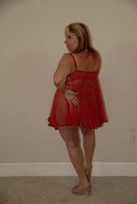 Fat Mature In A Red Dress Tamara Tesla Tastes A BBC While Kneeling