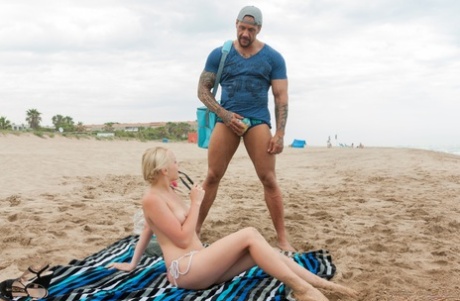 Blonde Lolita Taylor gets picked up on the beach & ass fucked by a strong dude - PornHugo.net