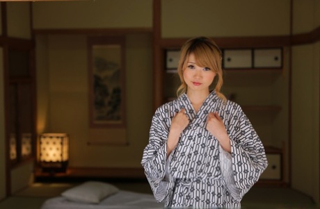 Small-tittered Japanese beauty Hinata Aizawa enjoying a spa session.