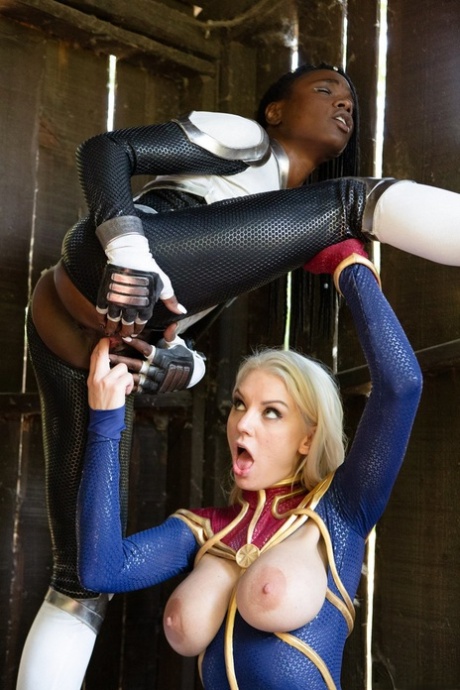 Busty Kenzie Taylor & ebony Ana Foxxx rim each other in lezbo cosplay action