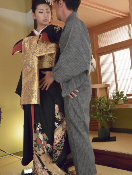 Sexy Asian Babe Yuna Shiratori Doffs Her Kimono And Rides A Tasty Boner