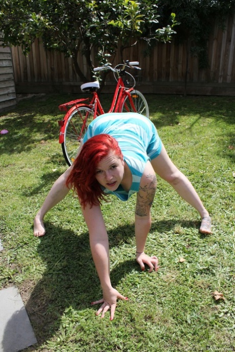 A tattooed ginger, Jette strips off in the nude and does some exercise while also displaying her bushy cunts.