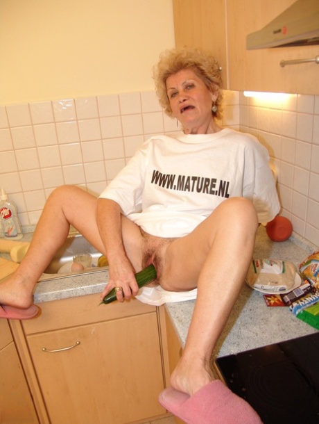 Fake: Mature slut Francsina takes a shower in her own vagina after masturbating.