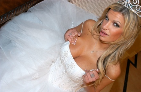 Gorgeous bride Kendall Brooks teases with plentiful cleavage in wedding gown - PornHugo.net