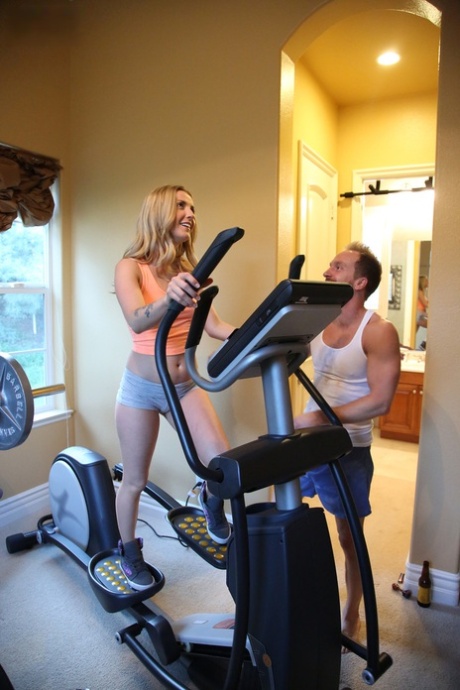 The petite girl, Karla Kush, ends her workout with a hardcore act of sexual pleasure.